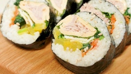 김밥옆구리 터지지 않게 만드는 간단 비법 - kakaoTV 김밥옆구리 터지지 않게 만드는 간단 비법