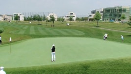 ‘엄청난 거리’ 그린 밖에서 롱 퍼트 성공하는 장은수 [기아자동차 2R] - kakaoTV ‘엄청난 거리’ 그린 밖에서 롱 퍼트 성공하는 장은수... 