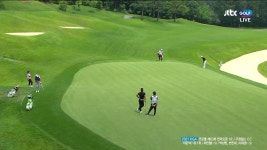 [1R 18번홀] 예술 그 자체! 입이 떡 벌어지는 전재한의 칩 인 버디 - kakaoTV [1R 18번홀] 예술 그 자체! 입이 떡 벌어지는 전재한의 칩 인... 