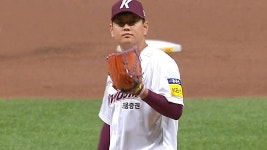 양현, 위기 상황 등판하여 이닝 정리 / 8회초 - kakaoTV 양현, 위기 상황 등판하여 이닝 정리 / 8회초