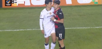'웃는 임상협 vs 무표정의 김태환' 신경전을 펼친 양선수 / 후반 4분 - kakaoTV '웃는 임상협 vs 무표정의 김태환' 신경전을 펼친 양선수...