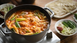 몬스터닭한마리얼큰이찌개마을 | 얼큰함이 매력있어요. 매콤닭한마리! [아내의 식탁] - kakaoTV 얼큰함이 매력있어요. 매콤닭한마리! [아내의 식탁]