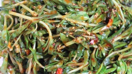 돌나물 무침 만들기, 향긋한 봄 향기 가득한 봄나물 만드는 법 - kakaoTV 돌나물 무침 만들기, 향긋한 봄 향기 가득한 봄나물 만드는 법