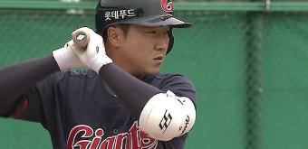 [롯데 청백전] 정훈, 선취점을 가져가는 1타점 적시타 / 3회초 - kakaoTV [롯데 청백전] 정훈, 선취점을 가져가는 1타점 적시타 / 3회초