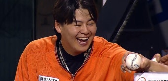 '4번 타자' 노시환, 밀어쳐서 만든 솔로 홈런 / 6회말 - kakaoTV '4번 타자' 노시환, 밀어쳐서 만든 솔로 홈런 / 6회말