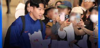 축구 대표팀 입국 현장... '금의환향' 김도훈 감독 손흥민 등 주장단이 많은 도움 줘 [스포타임#뉴스] | 다음스포츠