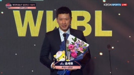 송세호농구교실 | "부모님, 와이프에게 정말 감사합니다" 최우수 심판상 송세호... 정말 감사합니다" 최우수 심판상 송세호 [2025-26 WKBL 정규리그 시상식]
