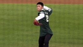 SSG 24시즌 1R 지명 박지환, 당찬 시구 - kakaoTV SSG 24시즌 1R 지명 박지환, 당찬 시구
