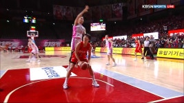 슈퍼 플레이! 플레이오프를 자신의 무대로 만드는 진안 / 3Q - kakaoTV 슈퍼 플레이! 플레이오프를 자신의 무대로 만드는 진안 / 3Q