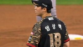 1사 2-3루 위기를 막는 엄상백의 돌직구 / 3회초 - kakaoTV 1사 2-3루 위기를 막는 엄상백의 돌직구 / 3회초