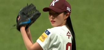 드림캐쳐 수아, 키움의 승리를 기원하는 시구 - kakaoTV 드림캐쳐 수아, 키움의 승리를 기원하는 시구