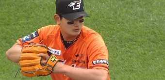 '데뷔 첫 멀티 이닝' 김서현, KK 포함 완벽투 / 4회초 - kakaoTV '데뷔 첫 멀티 이닝' 김서현, KK 포함 완벽투 / 4회초