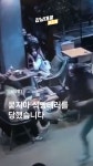 강남 카페서 식빵 테러 당했는데…안 다쳤으니 그냥 가라는 경찰 [강남대로315] - kakaoTV 강남 카페서 식빵 테러 당했는데…안 다쳤으니... 