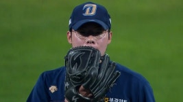 밀어내기로 역전 허용하는 김영규 / 8회말 - kakaoTV 밀어내기로 역전 허용하는 김영규 / 8회말