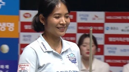 저쪽으로 친건데... 럭키샷에 멋쩍은 미소 보이는 스롱 피아비...  럭키샷에 멋쩍은 미소 보이는 스롱 피아비 [웰컴저축은행 PBA 팀리그... 