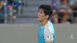 멀고도 험한 역전의 길 옆으로 빗나간 이진용의 슈팅 / 전반 45+3분 - kakaoTV 멀고도 험한 역전의 길 옆으로 빗나간 이진용의 슈팅... 