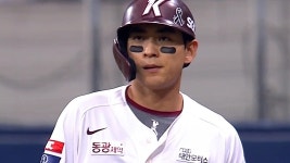 포스트시즌 26G 연속 출루 이정후, 역전 적시타 / 3회말 - kakaoTV 포스트시즌 26G 연속 출루 이정후, 역전 적시타 / 3회말