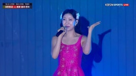 가수 조아, 글로벌 슈퍼매치 시작을 알리며 입장하는 선수들 - kakaoTV 가수 조아, 글로벌 슈퍼매치 시...