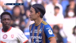 입힌 아마노 / 전반 7분 - kakaoTV 너무 과열된 승부욕 경합 중 팔꿈치를 써서 정운에게 부상을 입힌 아마노 / 전반 7분