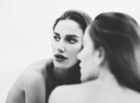 Niia - Mad World Lyrics | MetroLyrics