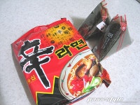 해장 겸 야식으로 먹은 푸라면과 수제 삼각김밥 입니다