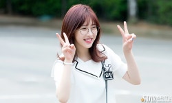[스타포토UP]소나무(SONAMOO) 의진, 안경 쓰니 더 여성스러워 보이네 - 인터풋볼 