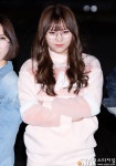 [스타포토]여자친구(GFRIEND) 엄지, 안경쓰니까 공부 잘하는 여학생으로 보이네 - 인터풋볼 