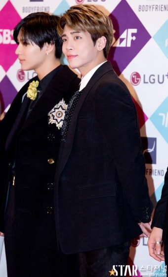 [스타포토]샤이니(SHINee) 종현, 카메라 연사를 누르게 만드는 조각 비주얼 - 인터풋볼