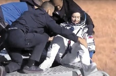 [뉴스탐험대] 최초 우주 촬영 마치고… 러 영화팀 무사 귀환