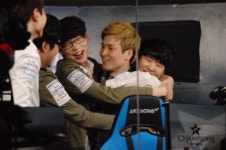 리그오브레전드 인벤 : 롱주전 승리후 기뻐하는 익수 - LOL 인벤 LoL/e스포츠 이야기 게시판 리그오브레전드 인벤 : 롱주전 승리후 기뻐하는 익수