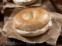 베이글 크림 치즈 스톡 사진 187182636 | iStock Toasted New York Style Bagels with Cream Cheese - Photographed on a...