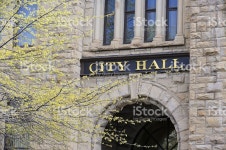 시청 미흡함 입구 스톡 사진 155393077 | iStock City Hall building entrance, older cut yellow sandstone structure,...
