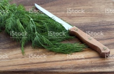 ディルナイフカッティングボード ストックフォト・写真素材 139858894 | iStock fresh dill and knife on a wooden cutting board