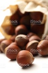 신선한 헤이즐넛을 스톡 사진 524819607 | iStock Fresh hazelnuts in a sack