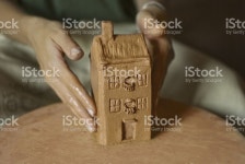 수제 리펄스 하우스 스톡 사진 177311021 | iStock Woman is modeling clay house
