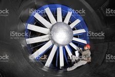 검사 풍동 스톡 사진 145992112 | iStock An engineer inspecting the rotor of an industrial wind tunnel,...