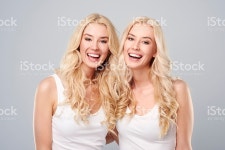 웃음소리 트윈 있는 회색 배경 스톡 사진 512231774 | iStock Laughing twins on the gray background