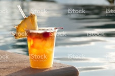 마이 타이 스톡 사진 184935775 | iStock Mai Tai cocktail sitting on the edge of a swimming pool.