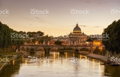나이트 뷰 로마 스톡 사진 577937596 | iStock Night view of Rome, Italy