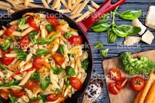 파스타 프리마베라 스톡 사진 538152942 | iStock Preparing pasta with vegetables. Top view of an iron cooking pan...