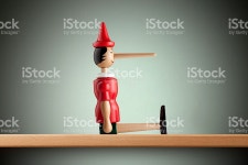피노키오 스톡 사진 539969612 | iStock Pinocchio on the shelf.