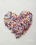 스프링클 심장 스톡 사진 488362245 | iStock Round rainbow sprinkles formed into the shape of a heart on a piece...