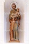 복음사가 조지프 스톡 사진 510637067 | iStock Wooden statue of St. Joseph.