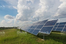 태양열 농장 녹색 에너지로 こんにちは 스톡 사진 527480769 | iStock The solar farm for green energy in the field in Thailand