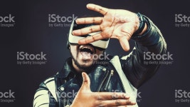 가상 현실 Vr 안경 구글 스톡 사진 645858012 | iStock Young man wearing virtual reality VR glasses / googles.