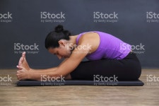 서부로의 요가 자세는 Paschimottasana 스톡 사진 177290303 | iStock A woman practicing Yoga. Westward Yoga posture See my... 