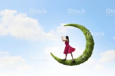 여자 입석 녹색 상현달 스톡 사진 518897291 | iStock Young woman in red dress playing flute
