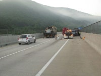 중부내륙고속도로 (하) 176.8km지점 화물차 추돌사고 2명 사망:내외신문 ≪내외신문≫ 중부내륙고속도로 (하) 176.8km지점 화물차 추돌사고... 