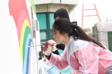 운전면허시험장에 교통캠페인 벽화가 가득:내외신문 ≪내외신문≫ 운전면허시험장에 교통캠페인 벽화가 가득