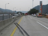 중앙고속도로서 덤프트럭 타이어 펑크 연쇄 충돌 사고 발생:내외신문 ≪내외신문≫ 중앙고속도로서 덤프트럭 타이어 펑크 연쇄 충돌 사고 발생